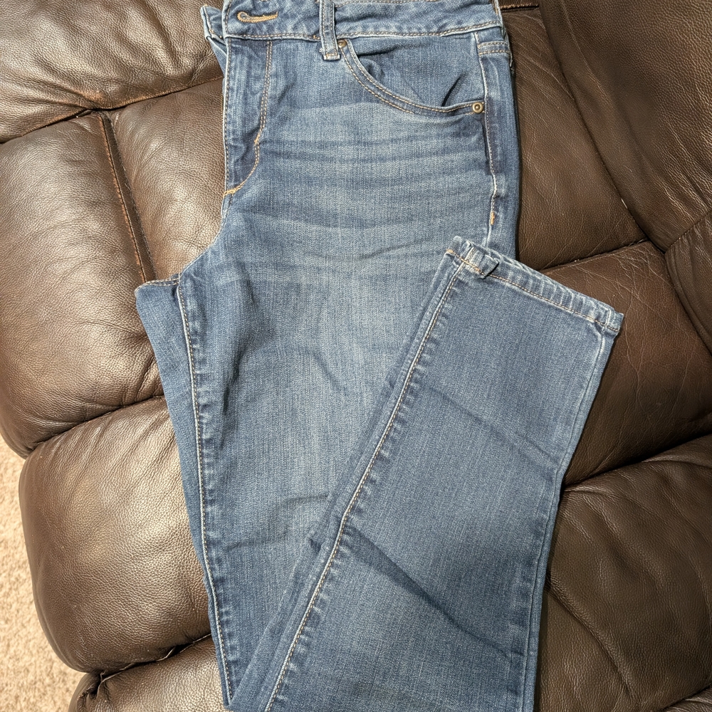 Sonoma Women's Skinny Jeans in Blue